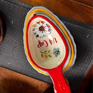 Pioneer woman measuring cup set